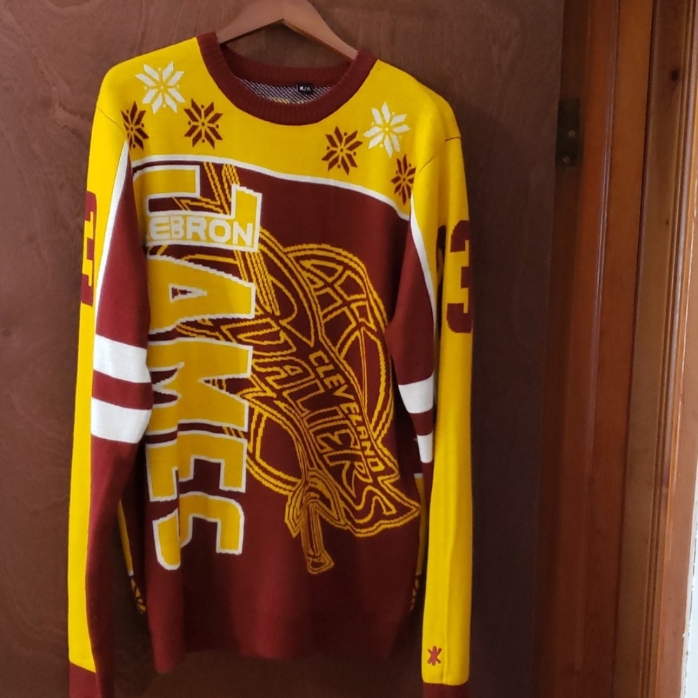 Cleveland Cavaliers Lebron James Size XL sweater